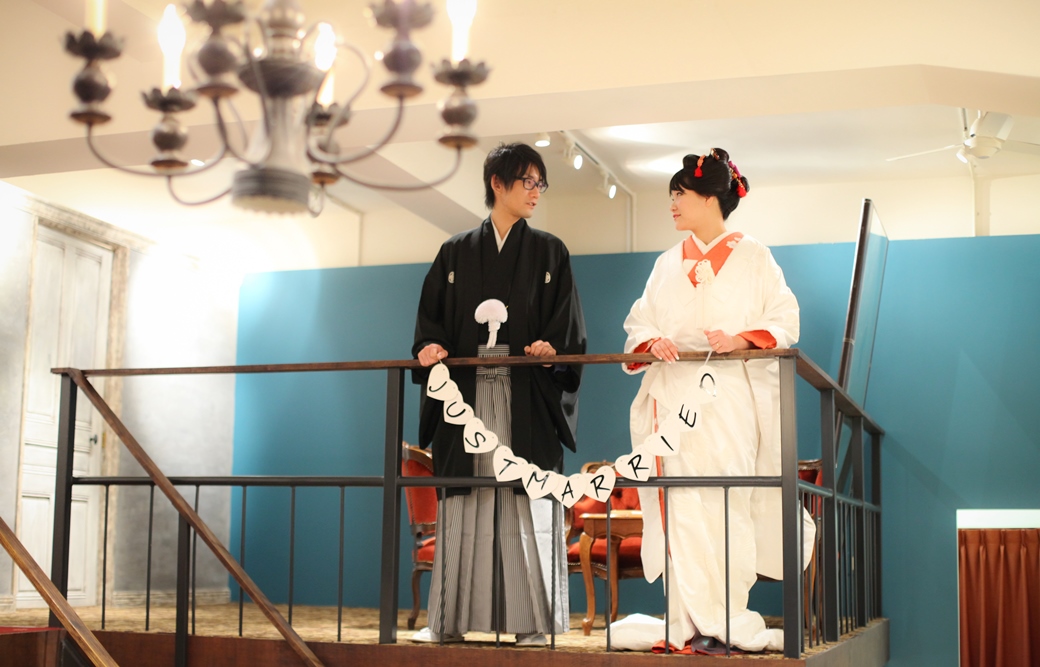 白無垢に合わせたアンティークピンクの着物がオシャレ