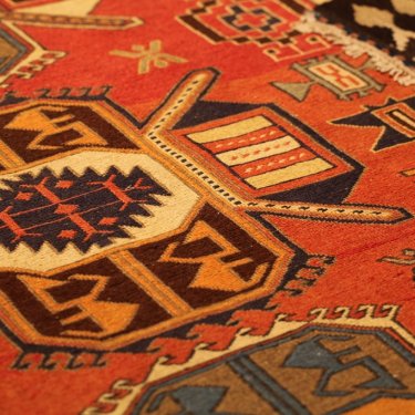 キルムを組み合わせて作ったオリジナル絨毯