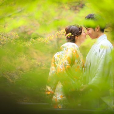 緑に囲まれた和装撮影