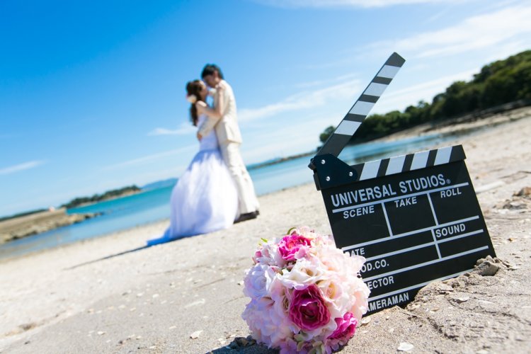 海をバックにオシャレなショット