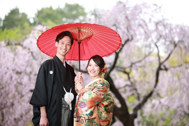 ビールで乾杯♡桜の時期だからこそ鮮やかなフォトウェディング♡