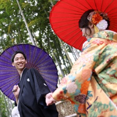 ビールで乾杯♡桜の時期だからこそ鮮やかなフォトウェディング♡