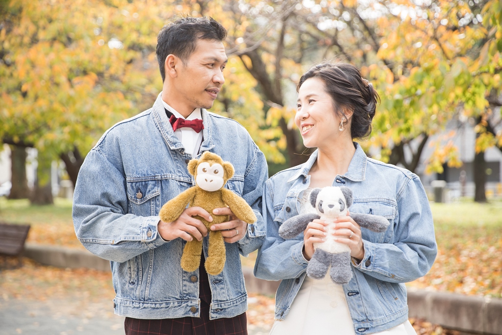 秋の景色と、カジュアルなジーンズフォト