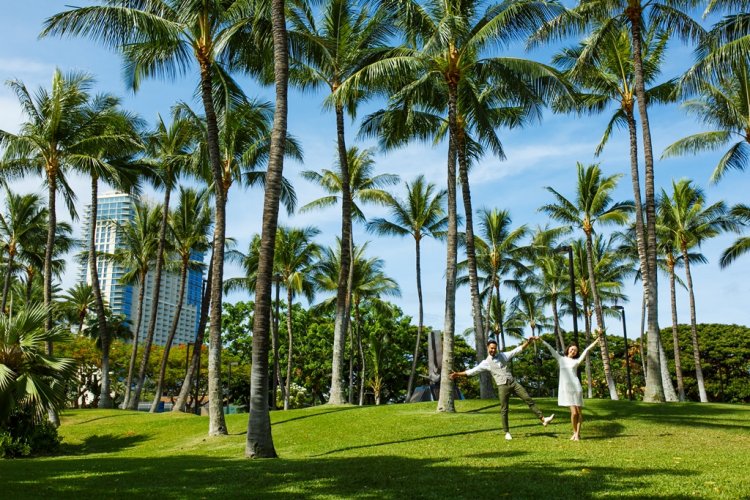 自然いっぱいのカラカウア通り