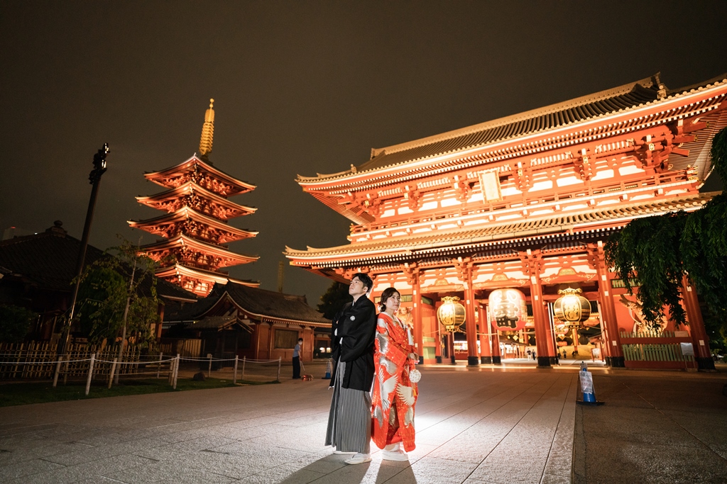 小舟町の門の前で撮ったウェディングフォト