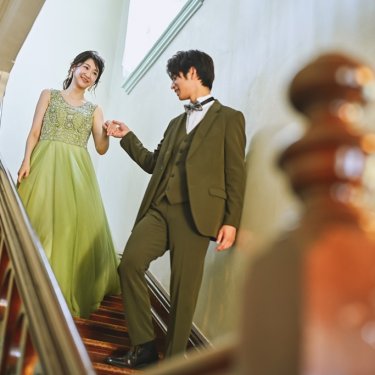 別荘の様な印象の館内は、フォトスポットがいっぱい！階段でのおしゃれショットも！