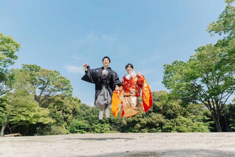 空へ向かって大ジャンプ