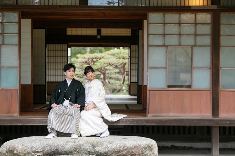 縁側から庭園を眺めて