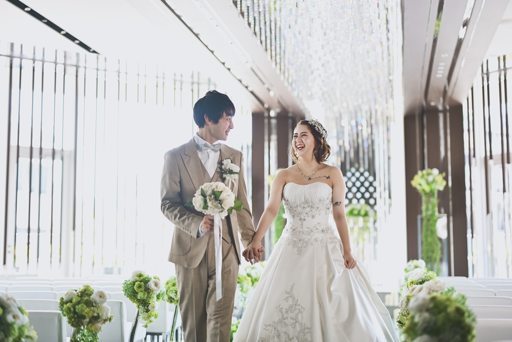 生涯一度きりの体験を本格的チャペルで☆彡実際の挙式会場ならではの華があります♪