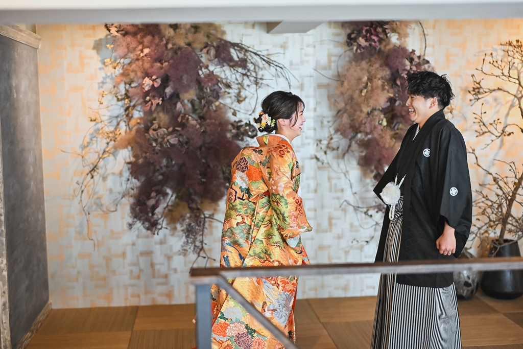 和装姿で笑顔のファーストミート