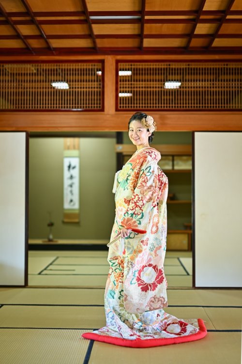 花柄が可愛い色打掛