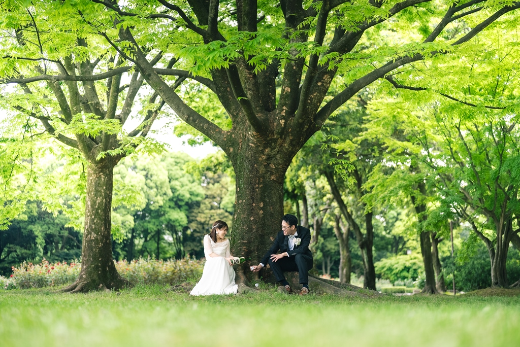 春の心地よい風に誘われて♡輝く新緑の下で杯を交わす行楽フォトを堪能♪