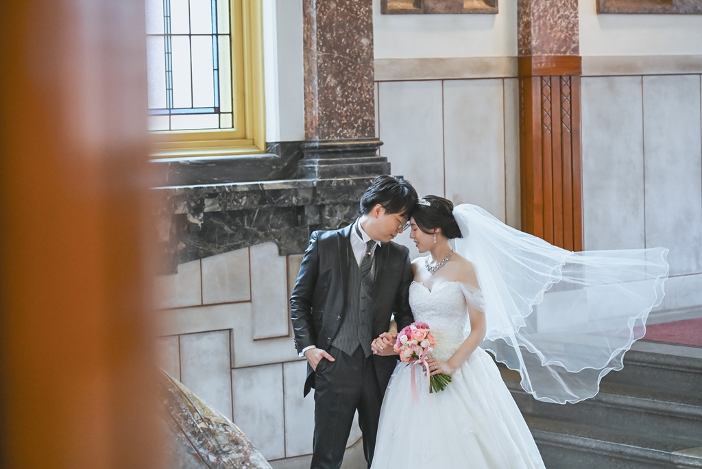 重厚な空間と洋装が織りなす優雅な一日 市政資料館で残す前撮りの思い出