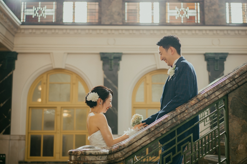 格式ある洋館に映えるドレス。静謐な空間で刻んだ幸せの瞬間