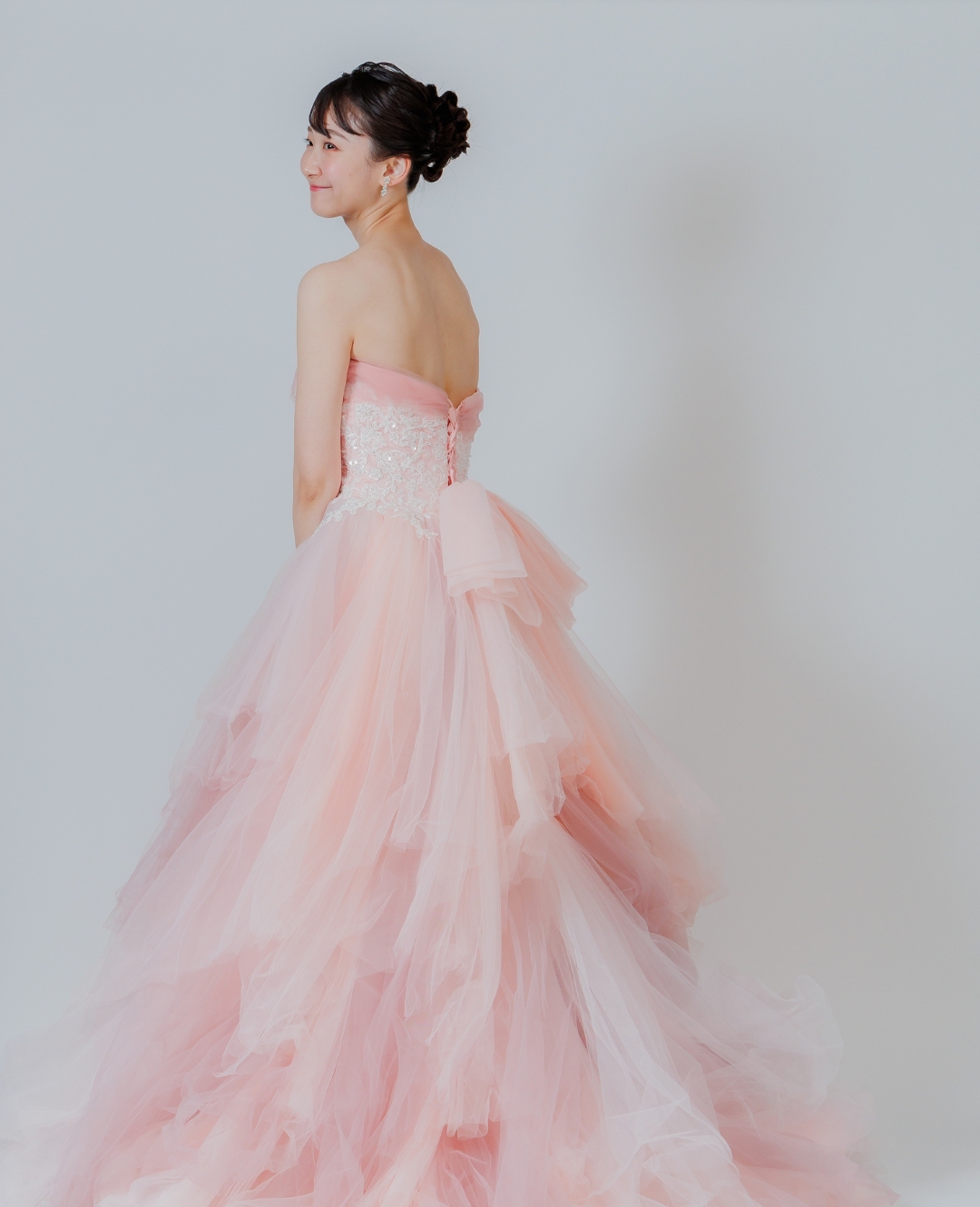 ピーチピンクのカラードレス