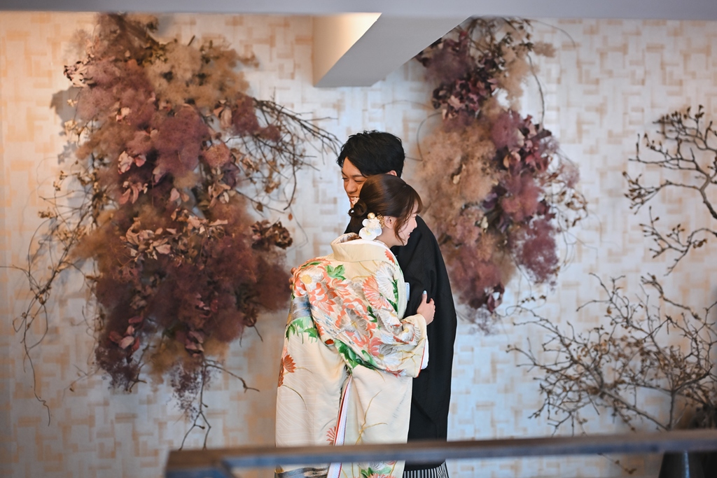 光と陰影が描く。アトリエで叶えた“ふたり色”の前撮り時間