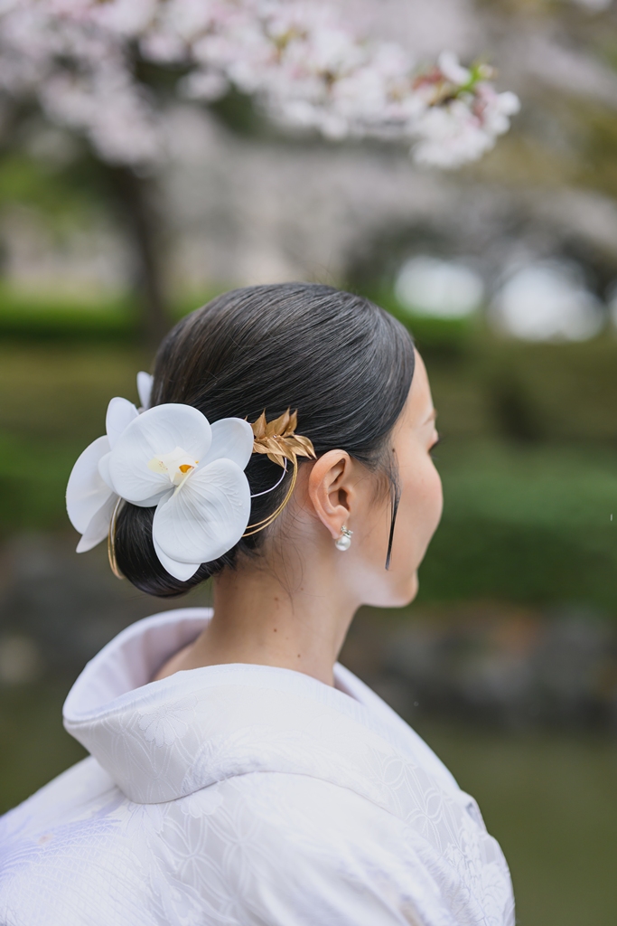 花嫁の美しいヘアアレンジのアップイメージ