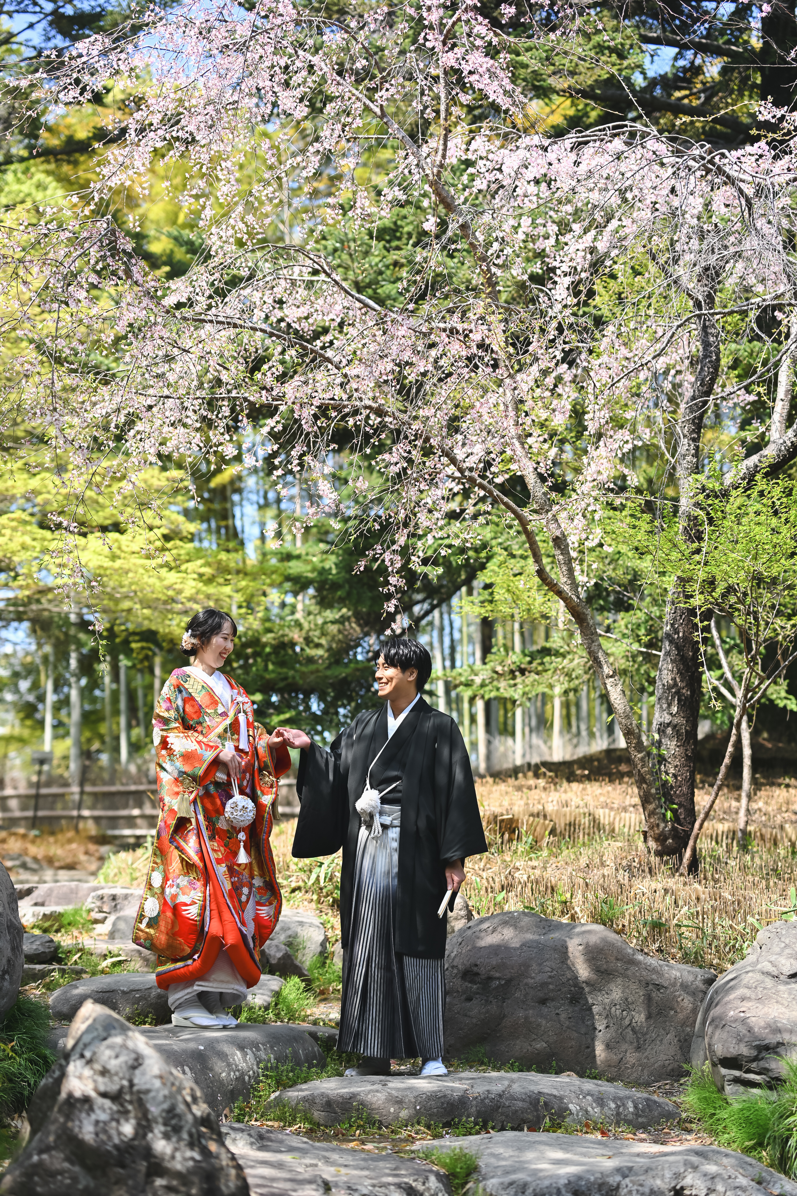 季節の自然を背景にしたロケーション撮影