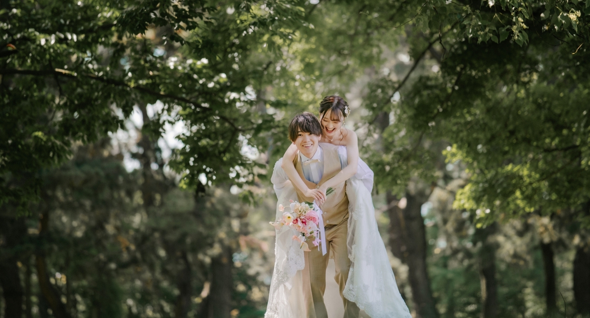 庄内緑地公園で撮った洋装結婚写真