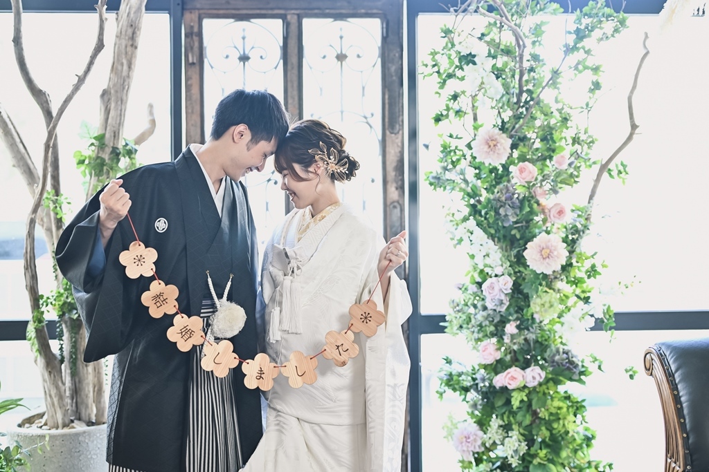 スタジオで撮った和装の結婚写真