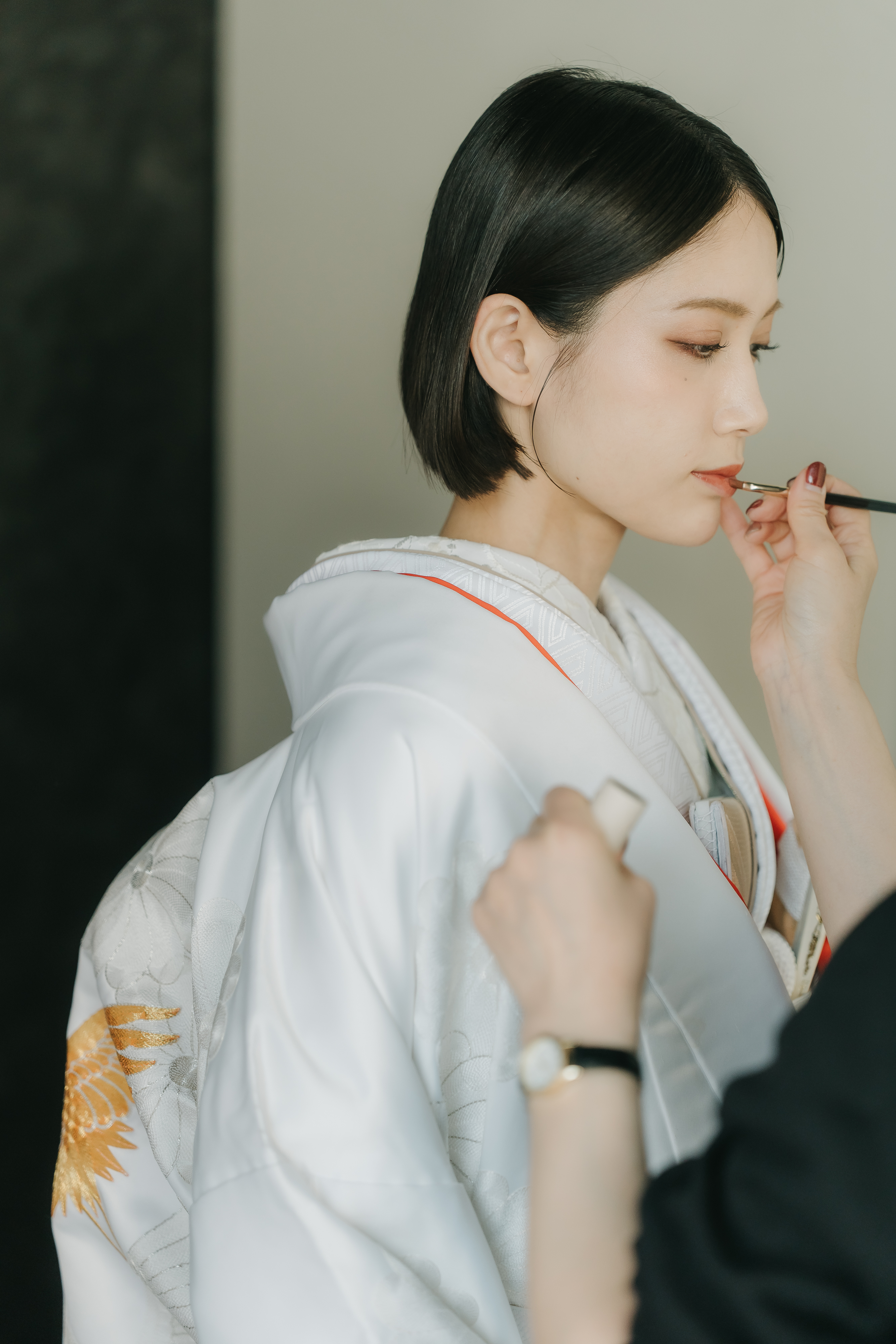 ドレスや和装の試着シーンの写真