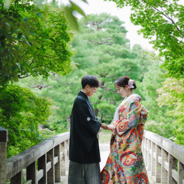 白鳥庭園で叶える和装前撮り♡色鮮やかな色打掛と自然に囲まれた特別な一日